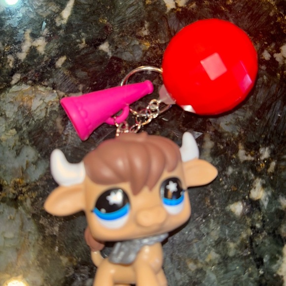 Littlest Pet Shop bison keychain - Picture 5 of 7